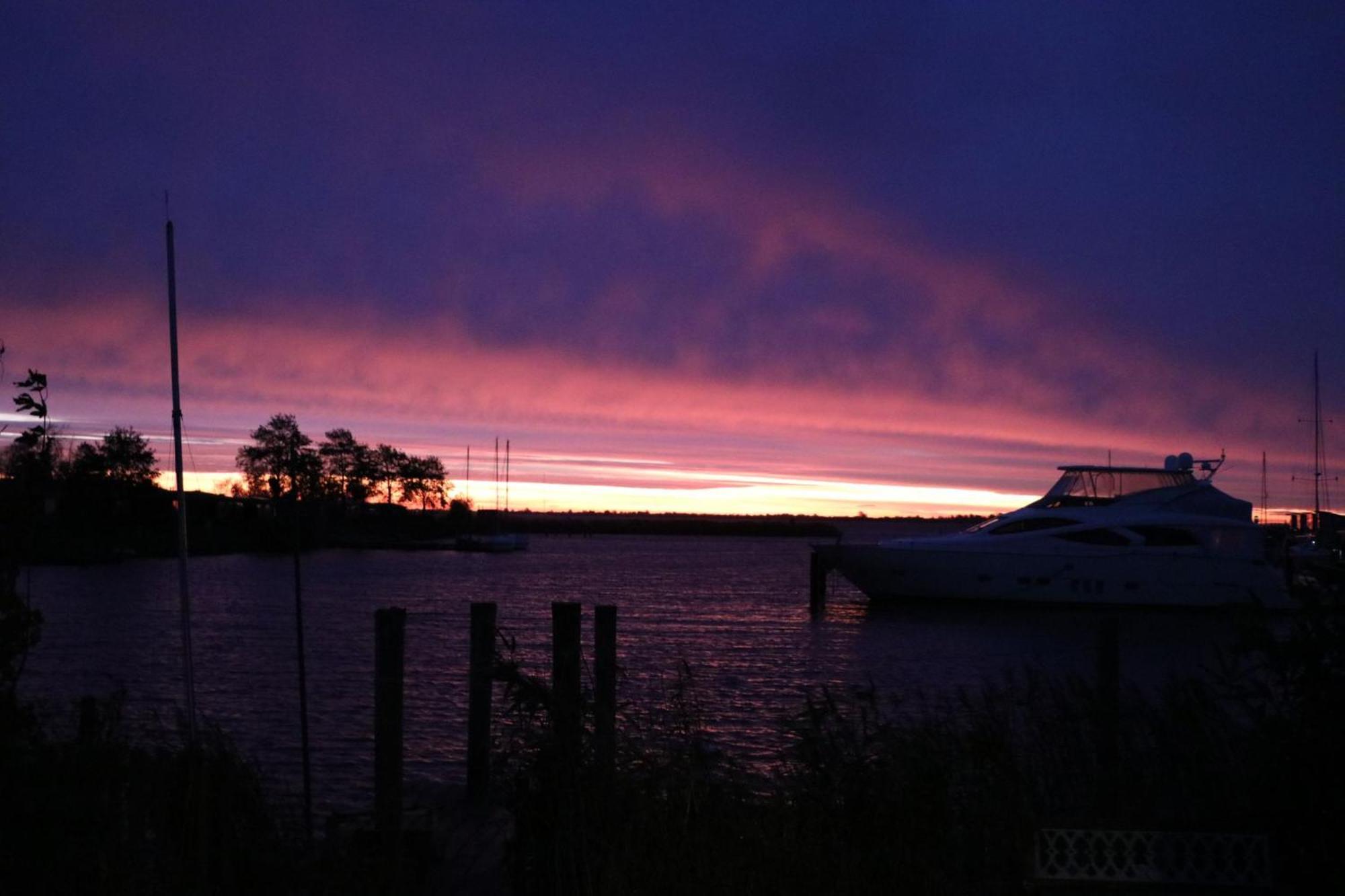 Het Kleine Huis Mobile Home By The Harbour And The Lauwersmeer أنيوم المظهر الخارجي الصورة