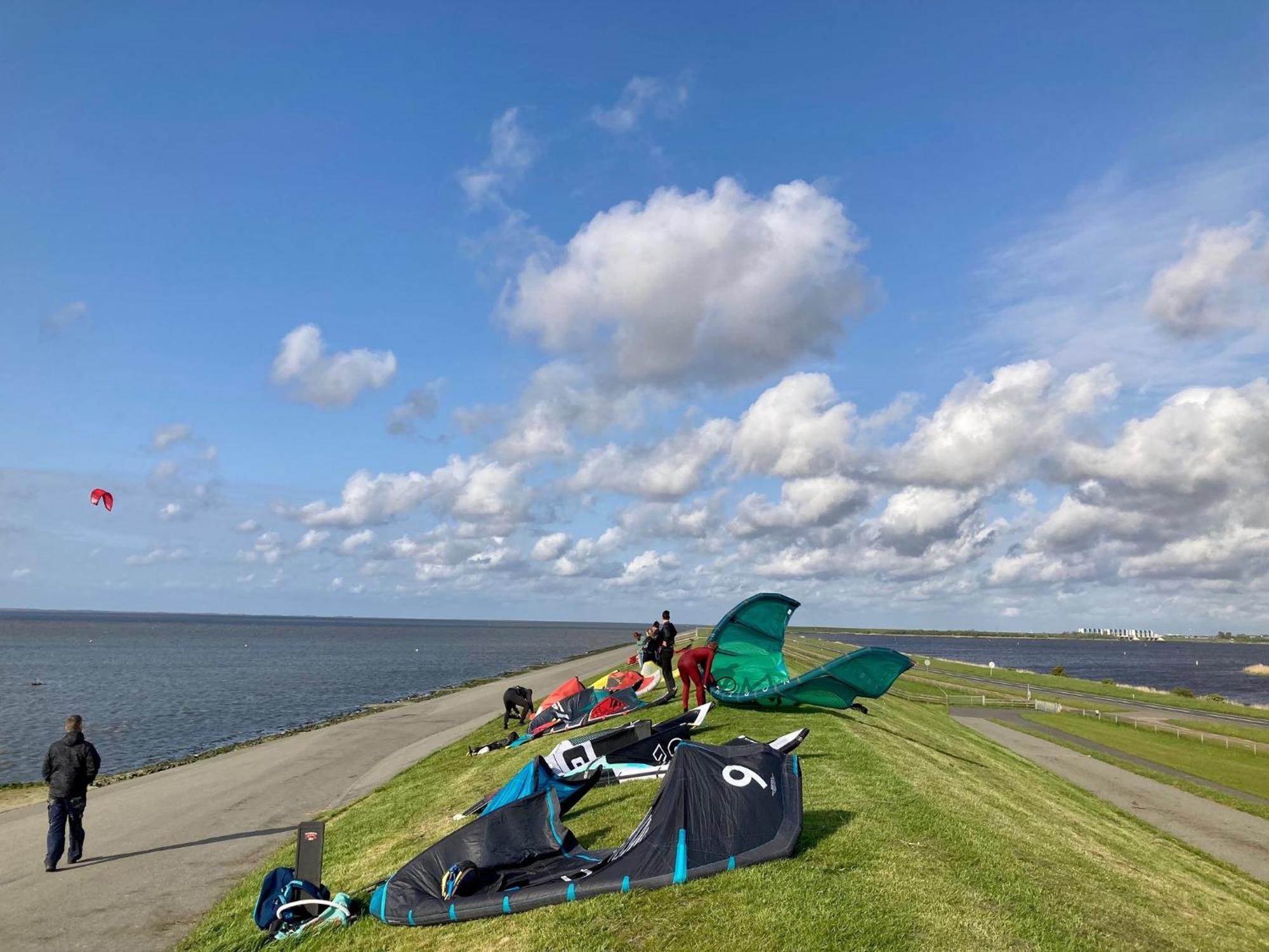 Het Kleine Huis Mobile Home By The Harbour And The Lauwersmeer أنيوم المظهر الخارجي الصورة