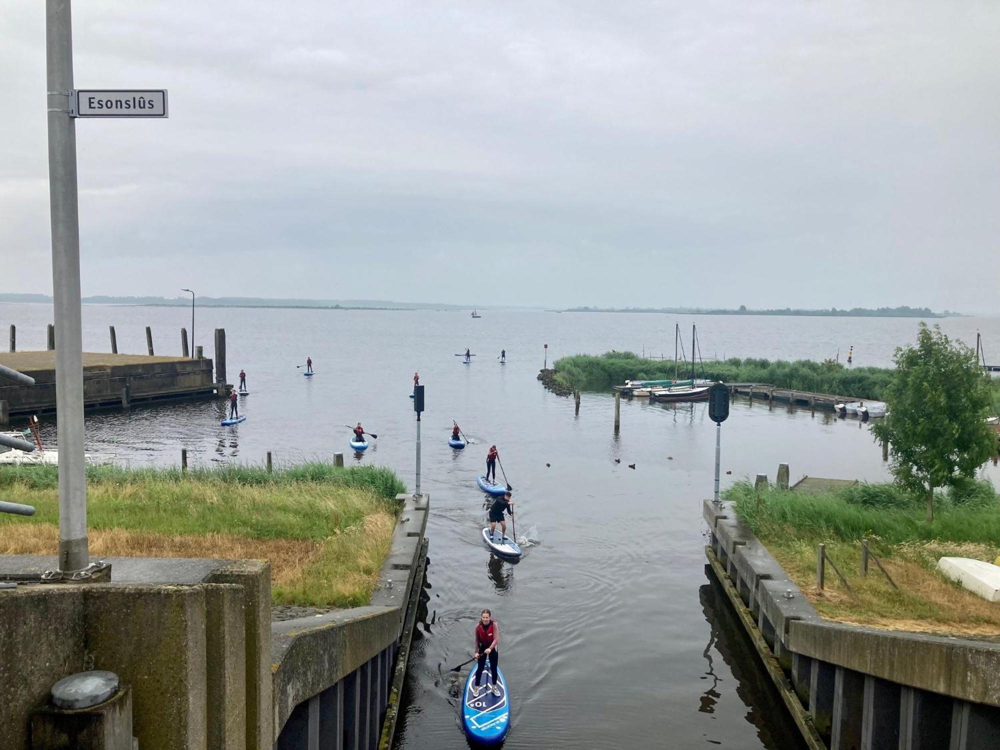Het Kleine Huis Mobile Home By The Harbour And The Lauwersmeer أنيوم المظهر الخارجي الصورة