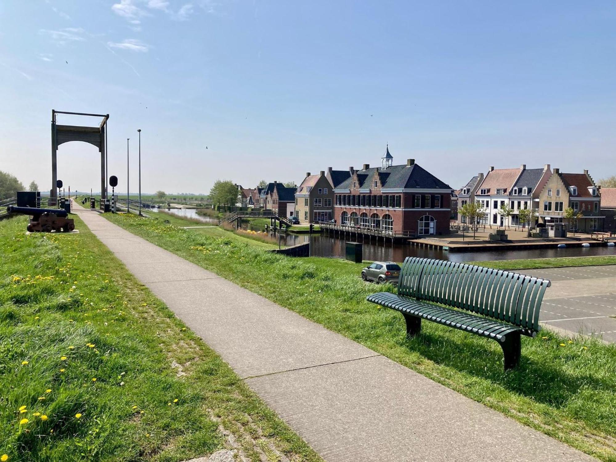 Het Kleine Huis Mobile Home By The Harbour And The Lauwersmeer أنيوم المظهر الخارجي الصورة